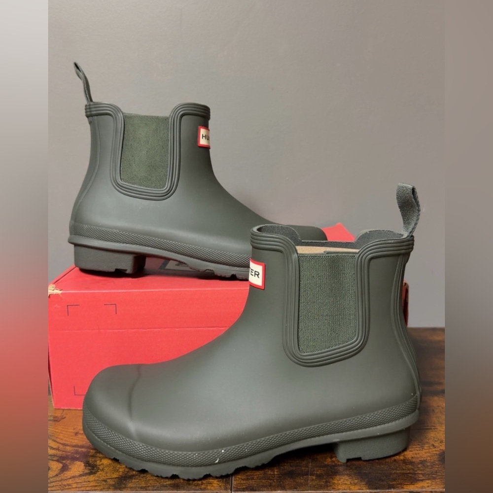 Hunter Short Chelsea Rain Boots in Dark Olive